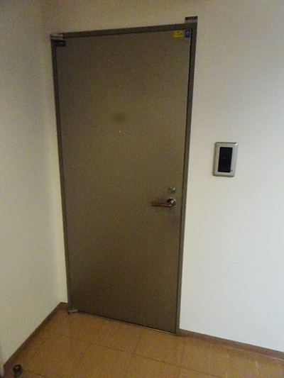 共用廊下からの玄関ドア